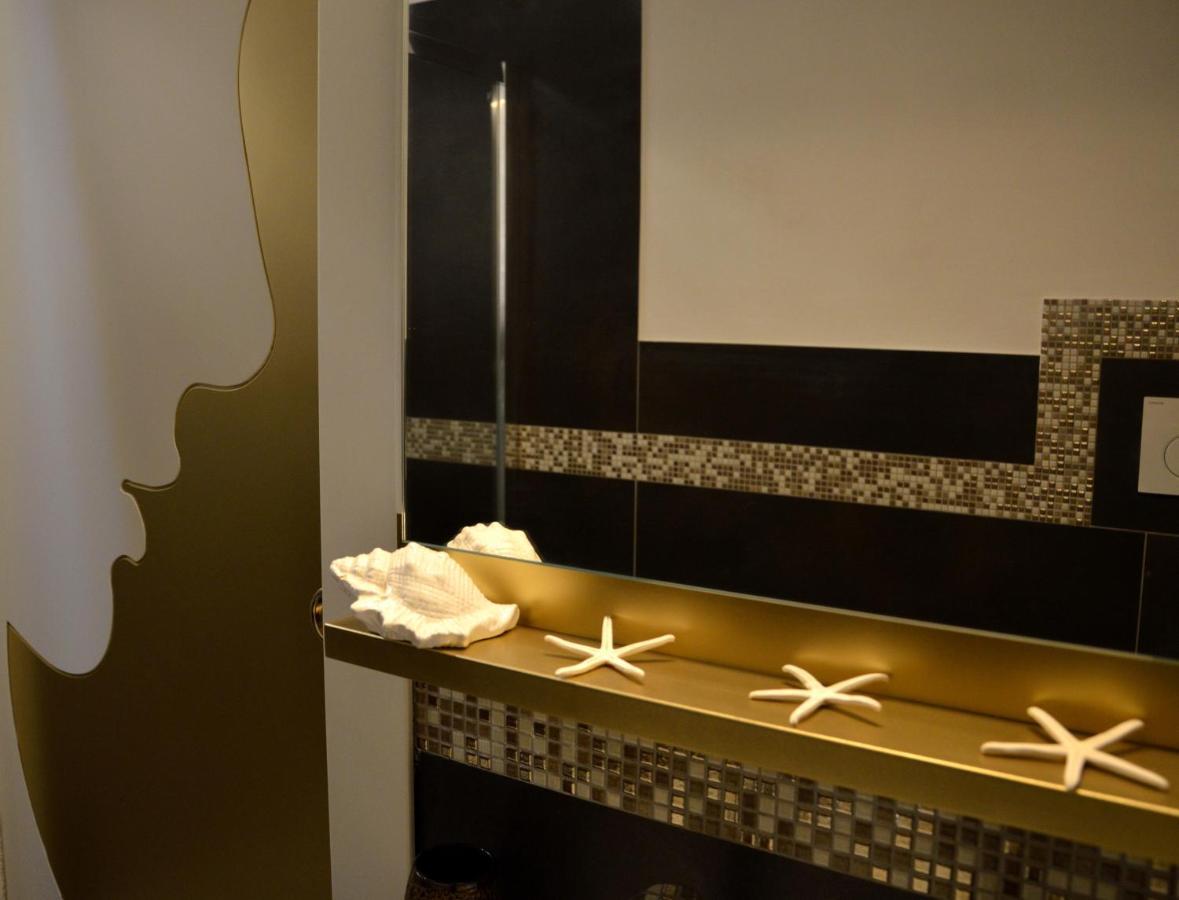 Отель Gold White Exclusive House Полиньяно-а-Маре Экстерьер фото