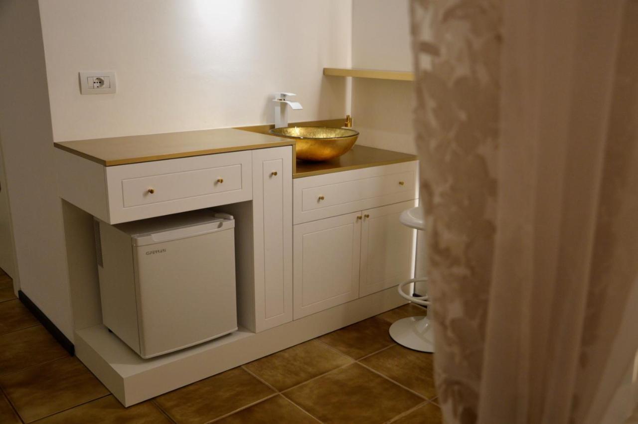 Отель Gold White Exclusive House Полиньяно-а-Маре Экстерьер фото